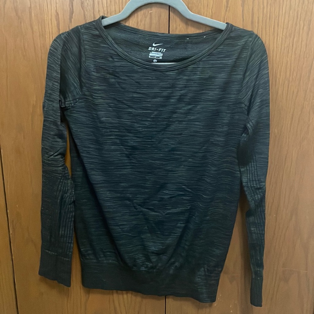 Nike Long-sleeve activewear top